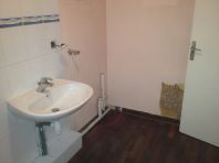 Une salle de bains très classique de la période 80 / 90