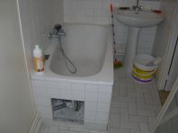 Une salle de bains très basique