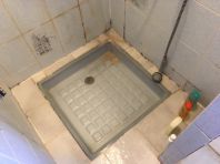 La salle de bain date de plus de 30 ans !