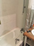 Une salle de bain conventionnelle mais propre !