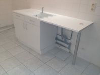 Nouveau meuble avec son plateau et un nouvel évier