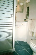 Dans le même espace la nouvelle salle d&lsquo;eau